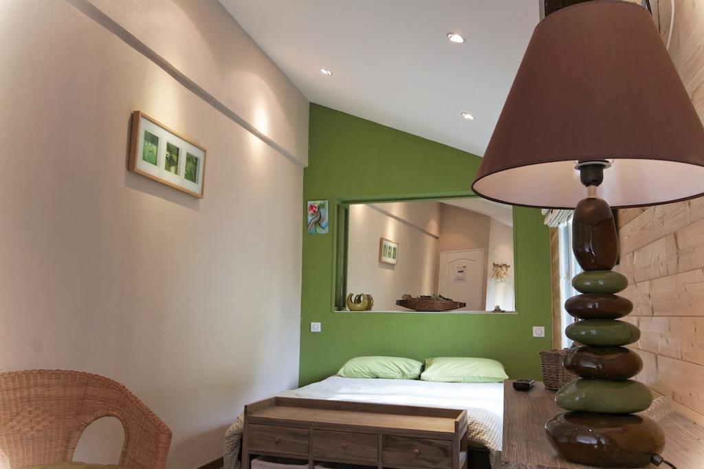 Comme A La Maison Bed and Breakfast Tours-sur-Marne Δωμάτιο φωτογραφία